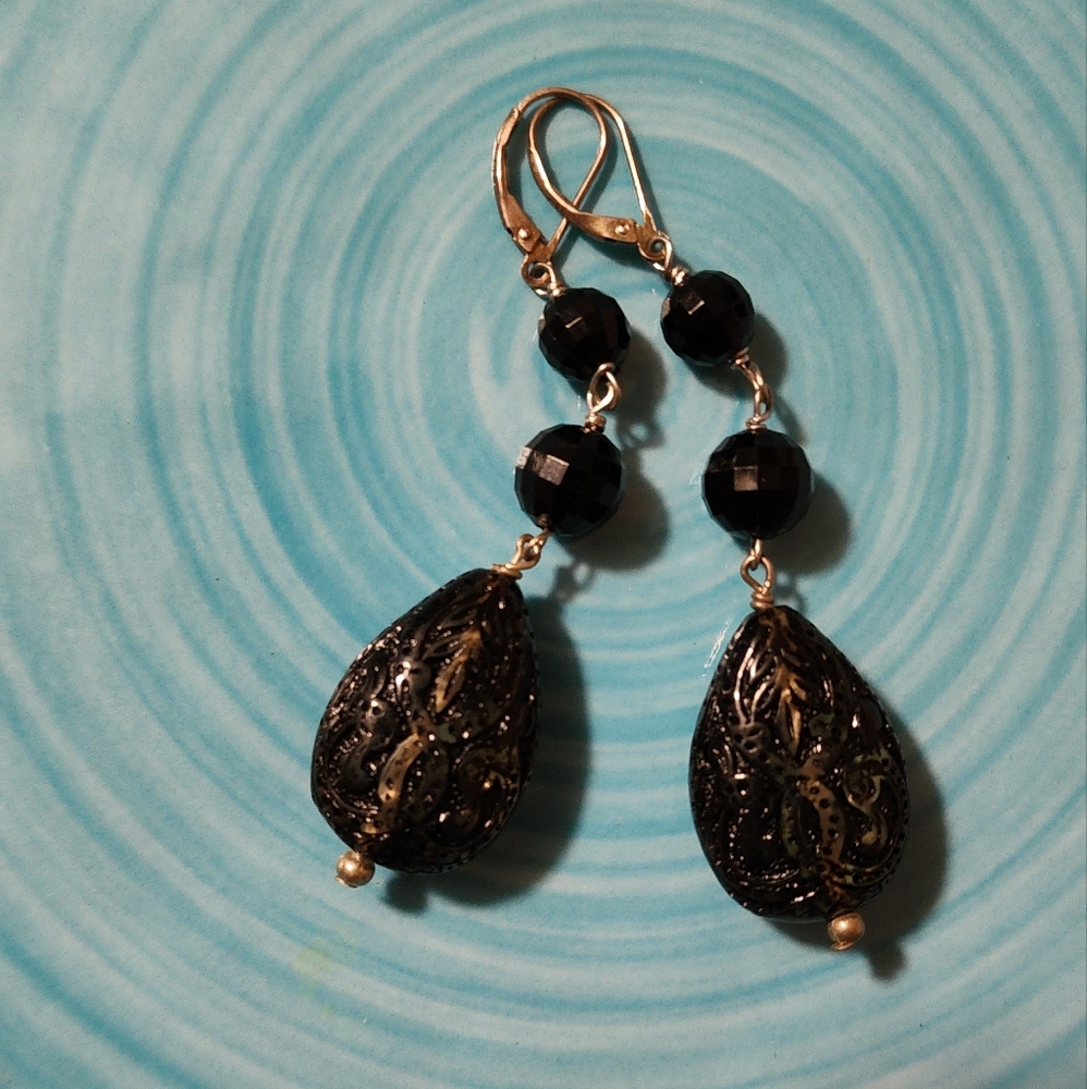 NEW BLACK BEADED DANGLY EARRINGS